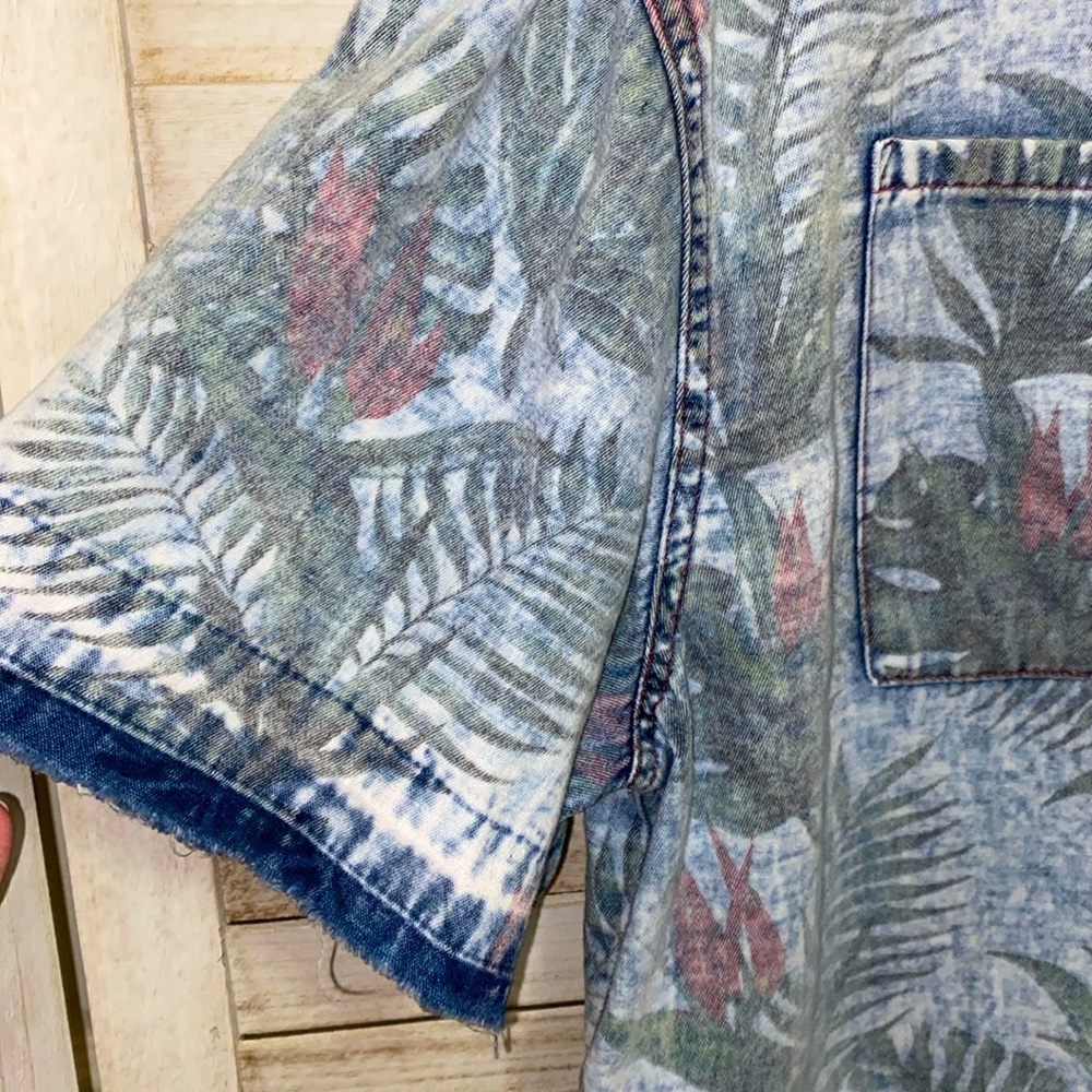 True Religion Women’s Boxy Step Hem Top Muted Floral. Size Small - Picture 6 of 10